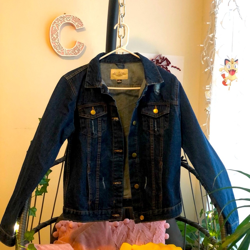 ASHLEY- VINTAGE CHARM. Denim jacket.